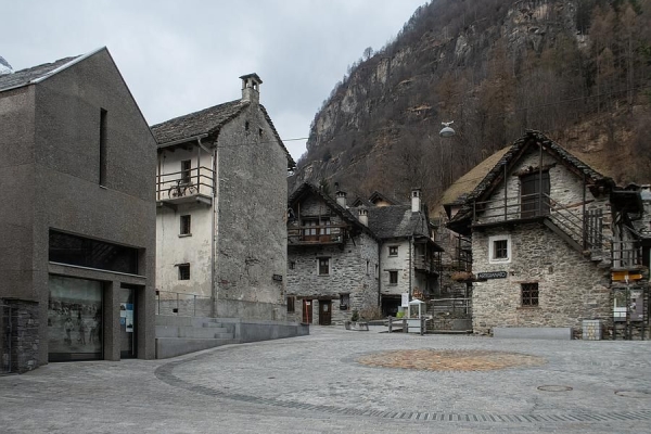 Vom Valle Maggia zum Valle Verzasca über die Tomeohütte
