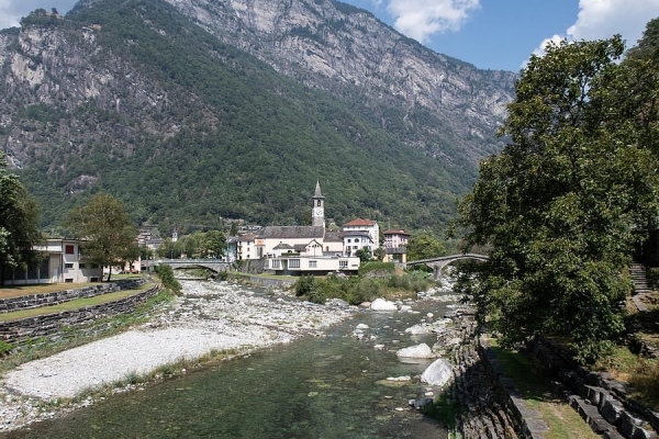 Vom Valle Maggia zum Valle Verzasca über die Tomeohütte
